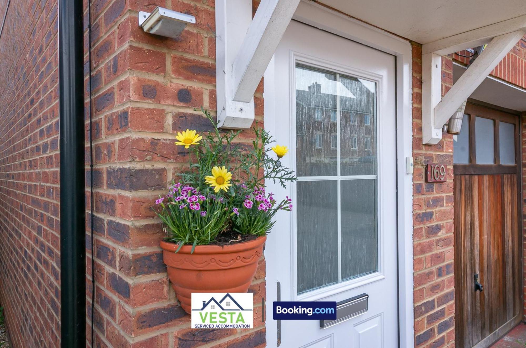 Three Bedroom Apartment By Vesta Serviced Accommodation & Short Lets Hatfield With Free Parking Hatfield (Hertfordshire) Exterior foto